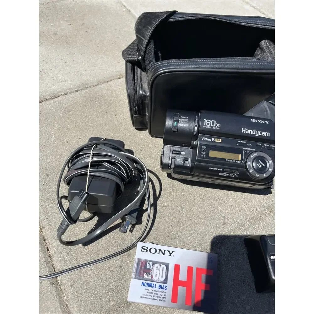Sony Handycam CCD-TR416 Hi-8 Analog Video Camcorder Camera Bundle